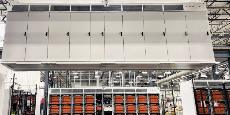 La progression de l&rsquo;usine Tesla Megapack au Texas s&rsquo;accélère grâce à une vente immobilière surprenante !