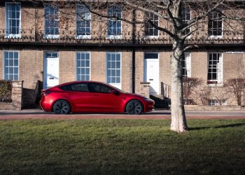 La Tesla Model 3 triomphe en remportant le prestigieux prix de la meilleure voiture électrique de 2026 !