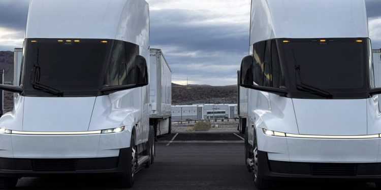 Elon Musk annonce avec certitude que la production massive du Tesla Semi commence cette année, et c&rsquo;est une nouvelle qui va bouleverser l&rsquo;industrie !