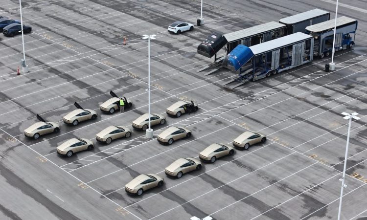 La flotte de Cybercab de Tesla s’assemble mystérieusement dans la Gigafactory du Texas !