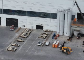 Tesla accélère la fabrication des tests de Cybercab avant une production de masse : qu&rsquo;est-ce qui se cache derrière cette stratégie audacieuse ?