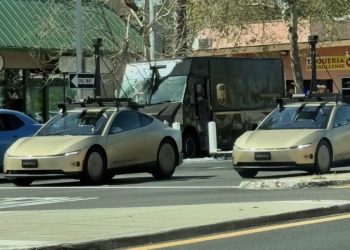 Tesla Cybercab lance des tests de Robotaxi sur routes publiques : la production de masse commence enfin !