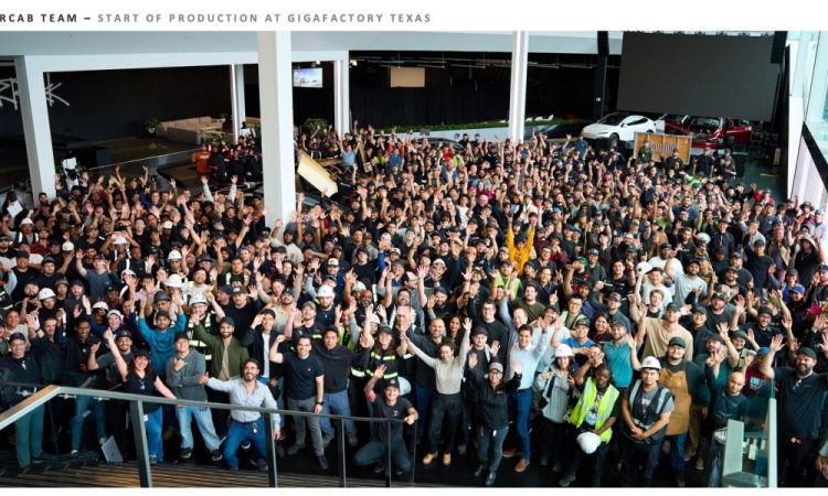 La production du Cybercab sans volant de Tesla : une avancée surprenante et déroutante !