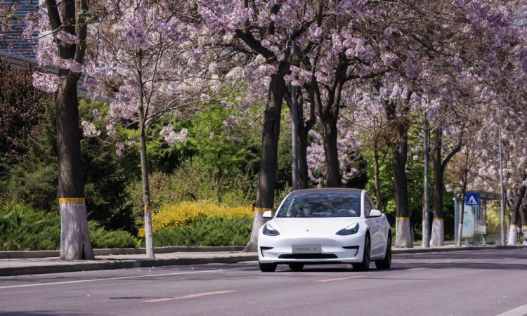 Découvrez comment Tesla compte rembourser les propriétaires de Hardware 3 : vous n&rsquo;allez pas y croire !
