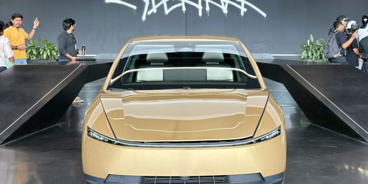 Le Tesla Cybercab subit un changement fou alors que la production de masse démarre !