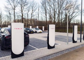 Le Superchargeur Tesla pour les entreprises : un écart de ROI choquant entre les meilleurs et les pires emplacements !