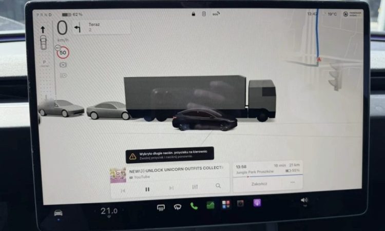 Tesla intègre des conceptions internationales dans la visualisation de la conduite entièrement autonome : ce que cela signifie vraiment pour l&rsquo;avenir.
