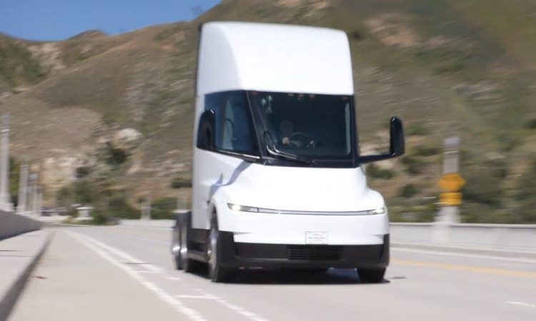 Une comparaison étonnante mais logique du Tesla Semi par Jay Leno qui va vous surprendre !